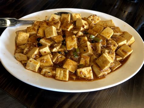  Tofu z Xiningu – Delikatne kawałki tofu zanurzone w pikantnym, aromatycznym sosie!