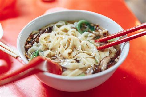  Zhengzhou Ban Mian: Czy Wytrawny Soup Noodles Z Wuja-Style Sauce Jest Prawdziwym Skarbem Zhengzhou?